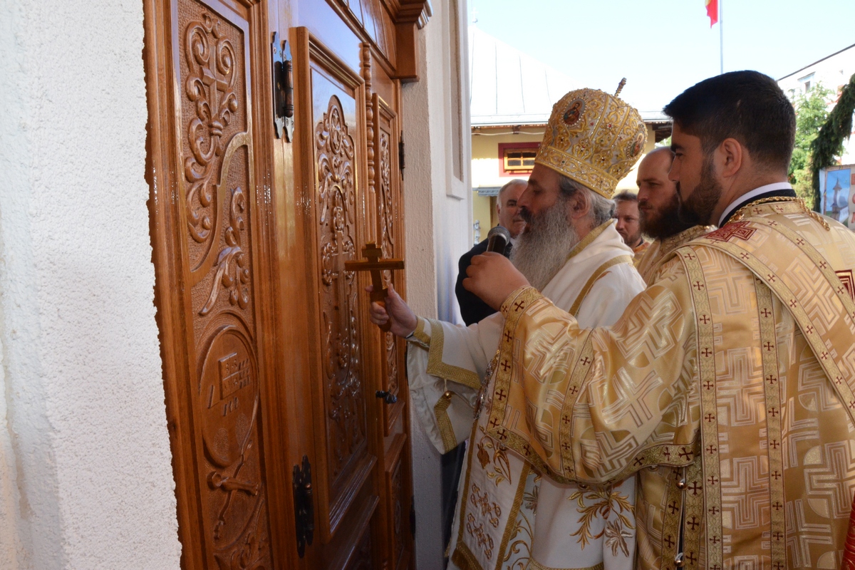 5000 de credincioşi, la sfinţirea Bisericii „Buna Vestire” din Botoşani