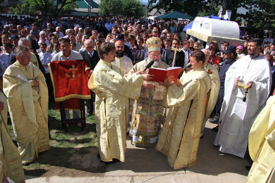 PS Ioachim Băcăuanul a resfinţit biserica parohiei Brăteşti, Protopopiatul Oneşti