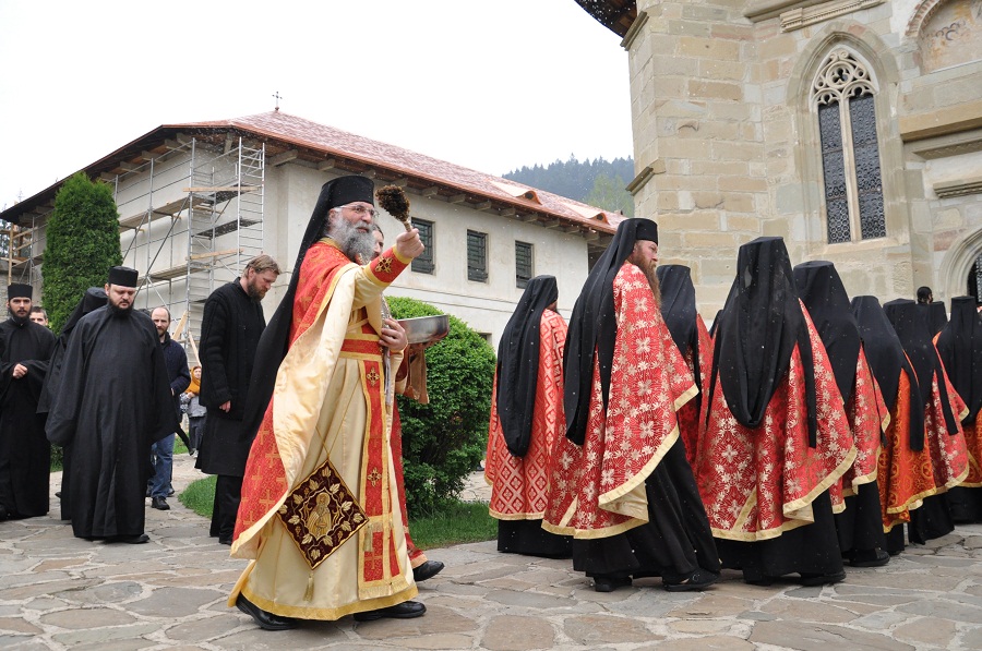 Stareţul Melchisedec Velnic, la slujba spălării picioarelor: „Cămara lui Hristos e împodobită cu veşmântul smereniei”