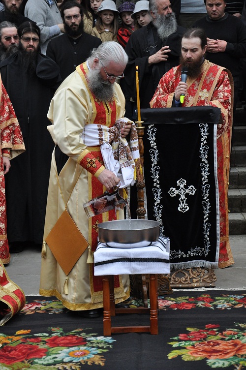 Stareţul Melchisedec Velnic, la slujba spălării picioarelor: „Cămara lui Hristos e împodobită cu veşmântul smereniei”