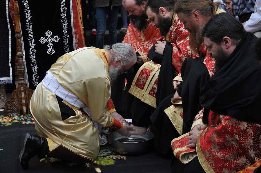 Stareţul Melchisedec Velnic, la slujba spălării picioarelor: „Cămara lui Hristos e împodobită cu veşmântul smereniei”