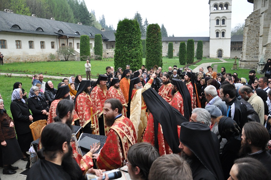 Stareţul Melchisedec Velnic, la slujba spălării picioarelor: „Cămara lui Hristos e împodobită cu veşmântul smereniei”