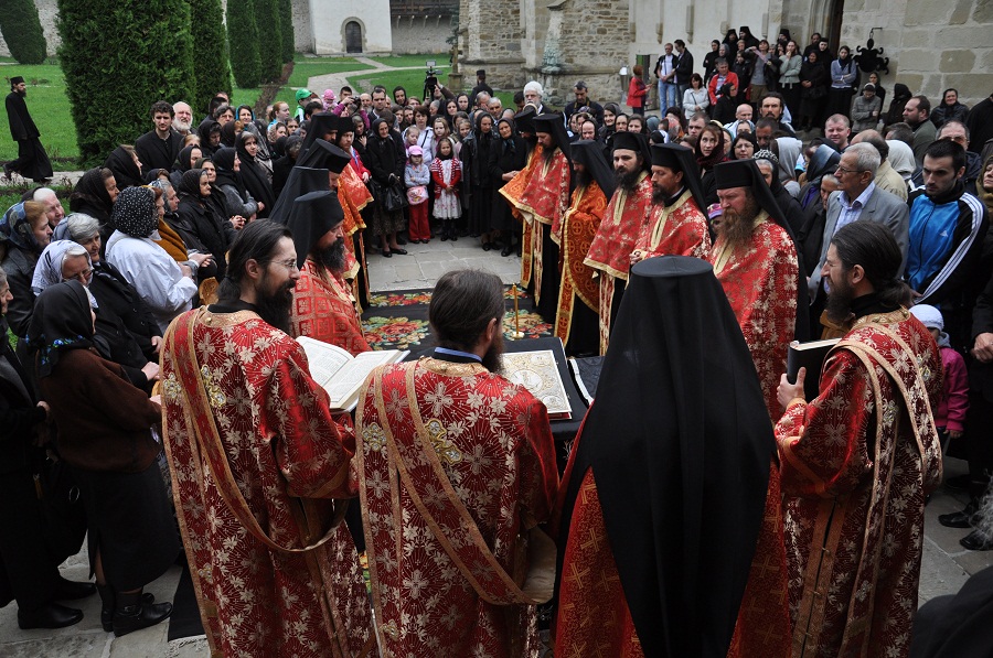 Stareţul Melchisedec Velnic, la slujba spălării picioarelor: „Cămara lui Hristos e împodobită cu veşmântul smereniei”