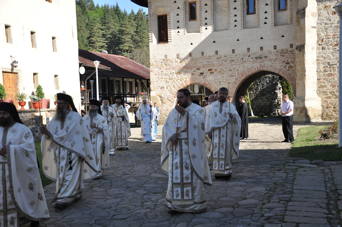 „În Săptămâna Luminată, o sărbătorim pe Maica Luminii” „În Săptămâna Luminată, o sărbătorim pe Maica Luminii”