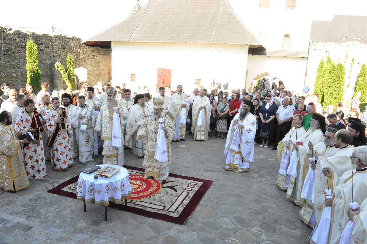 Altar de jertfă, sfinţit la Mănăstirea Hadâmbu