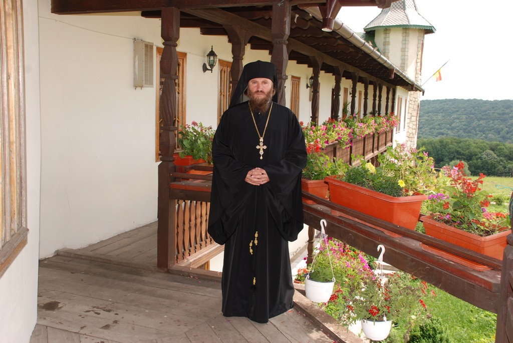 Stareţul mănăstirii, protos. Filip Mercaş Mănăstirea Mălineşti, mărturie a unei istorii zbuciumate
