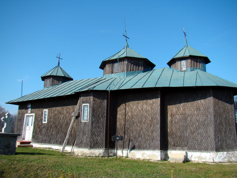 Biserica veche, monument istoric Mănăstirea Mălineşti, mărturie a unei istorii zbuciumate