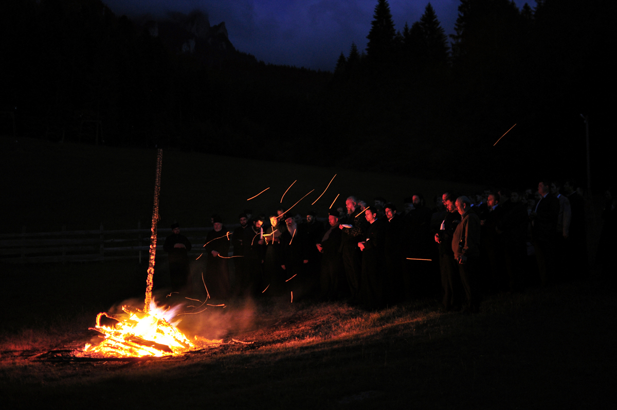 &quot;Şi familia preotului, cu toată soliditatea ei, este aşezată sub o presiune imensă&quot;