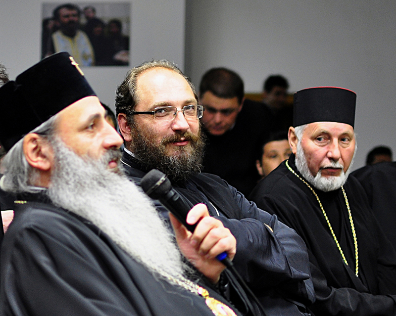 &quot;Şi familia preotului, cu toată soliditatea ei, este aşezată sub o presiune imensă&quot;