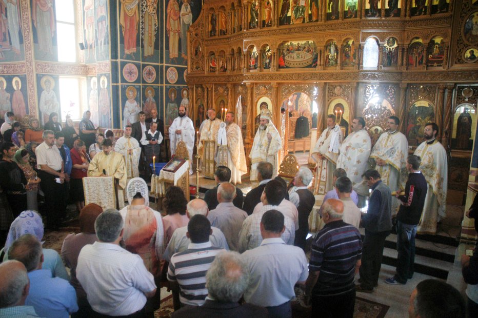 Liturghie arhierească la Biserica &quot;Învierea Domnului&quot; din Bacău