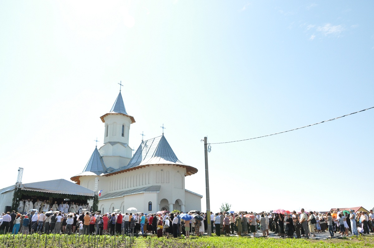 Biserica din satul Sfântul Ilie - Nou a primit veşmântul sfinţirii