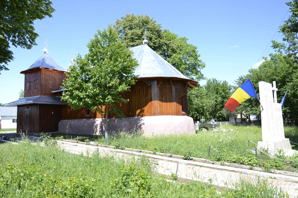 Bisericuţa “cu brâu” din codrii Văculeştilor