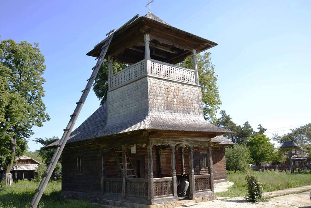 Bisericuţa din Brăeşti, o capodoperă a artei lemnului