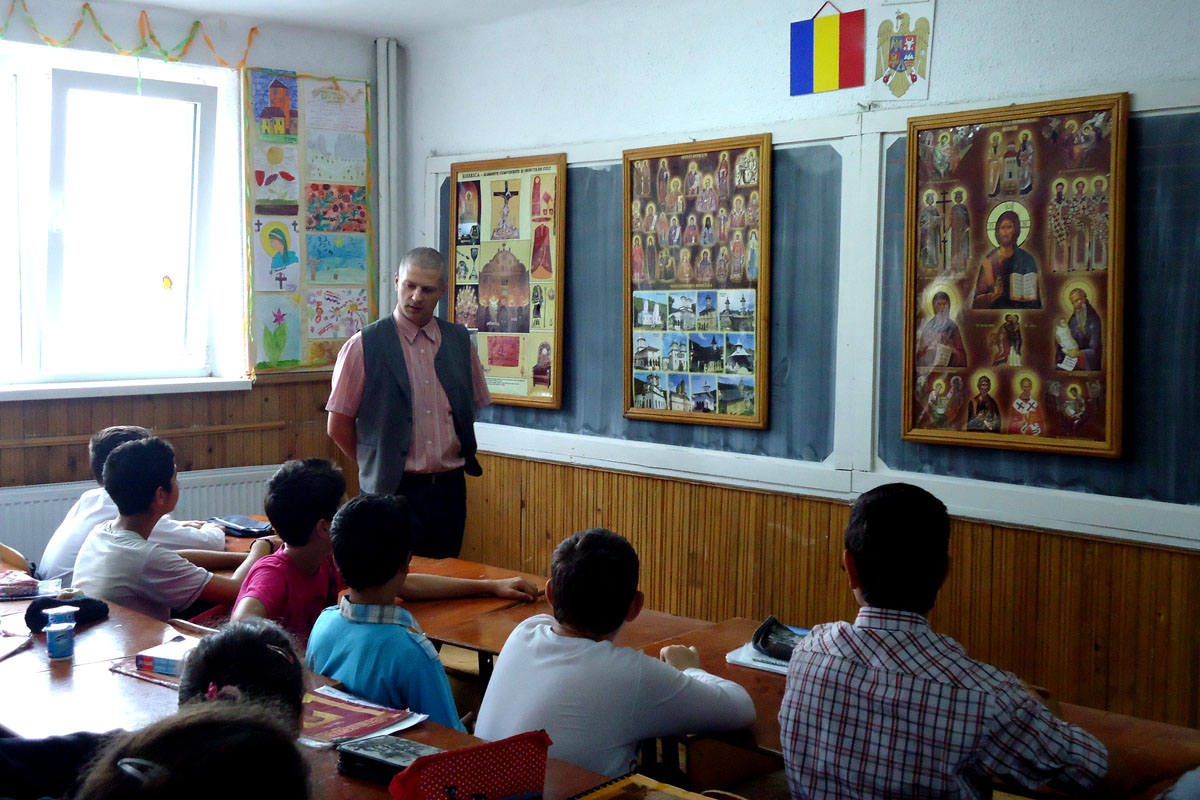 „Profesorul trebuie să se comporte cu copiii la fel cum preotul se comportă cu Darurile Sfinte”