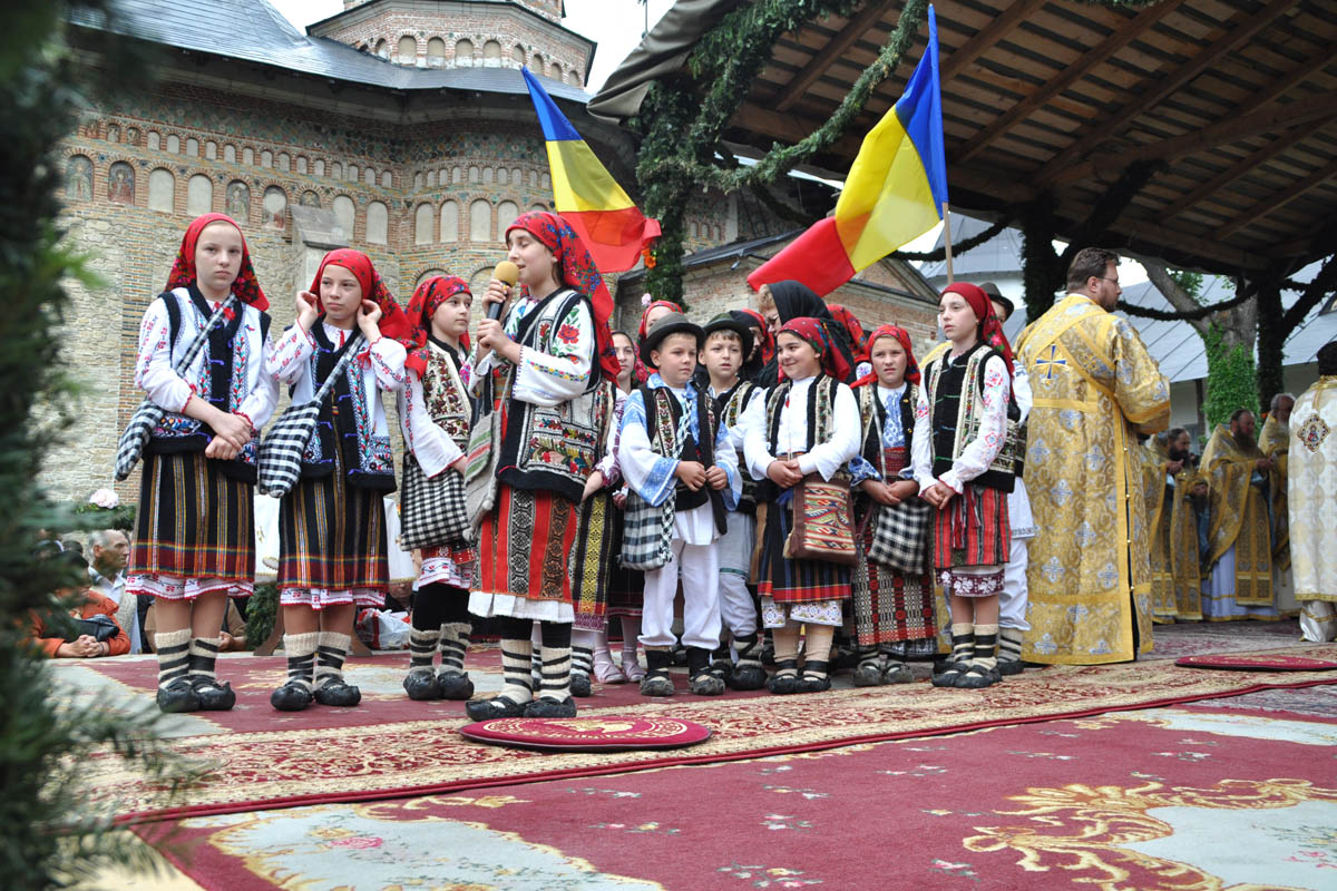 Comuniune în duh de rugăciune la hramul Mănăstirii Neamț