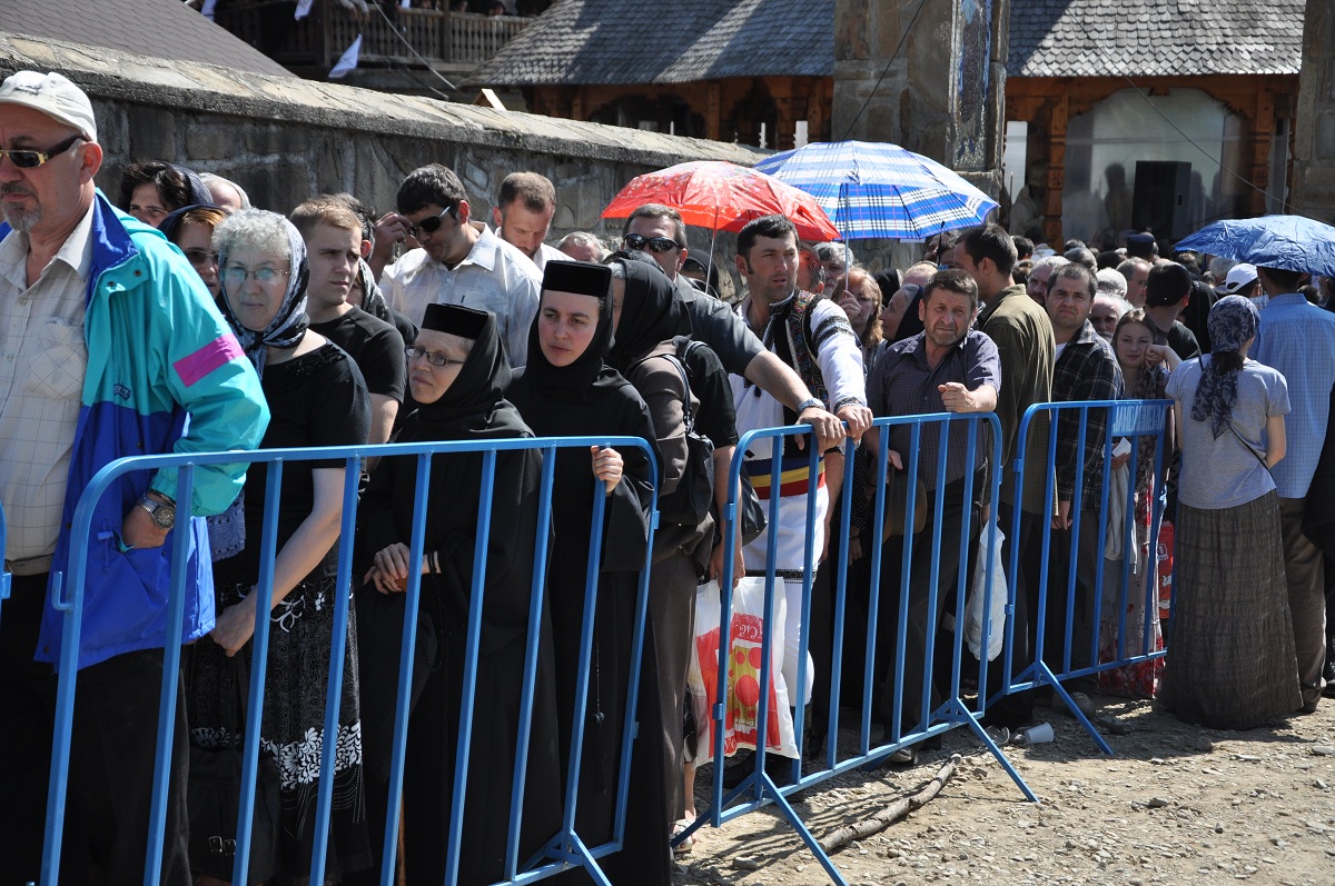 A început slujba înmormântării părintelui Justin Pârvu