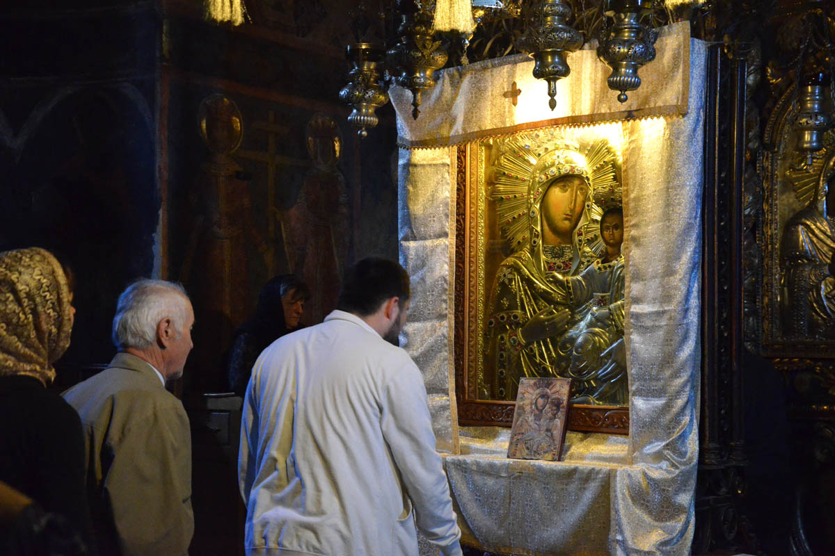 Comuniune în duh de rugăciune la hramul Mănăstirii Neamț