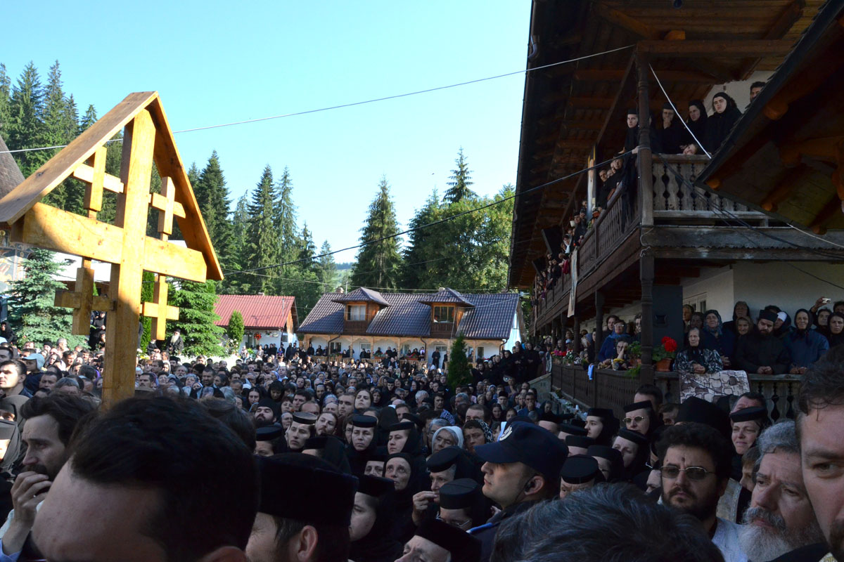 Îi şade mai bine în icoană