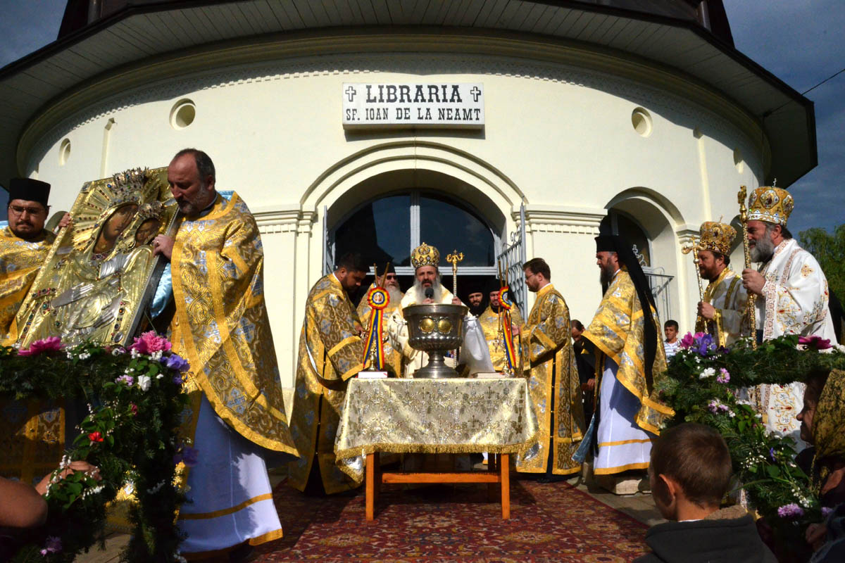 Comuniune în duh de rugăciune la hramul Mănăstirii Neamț