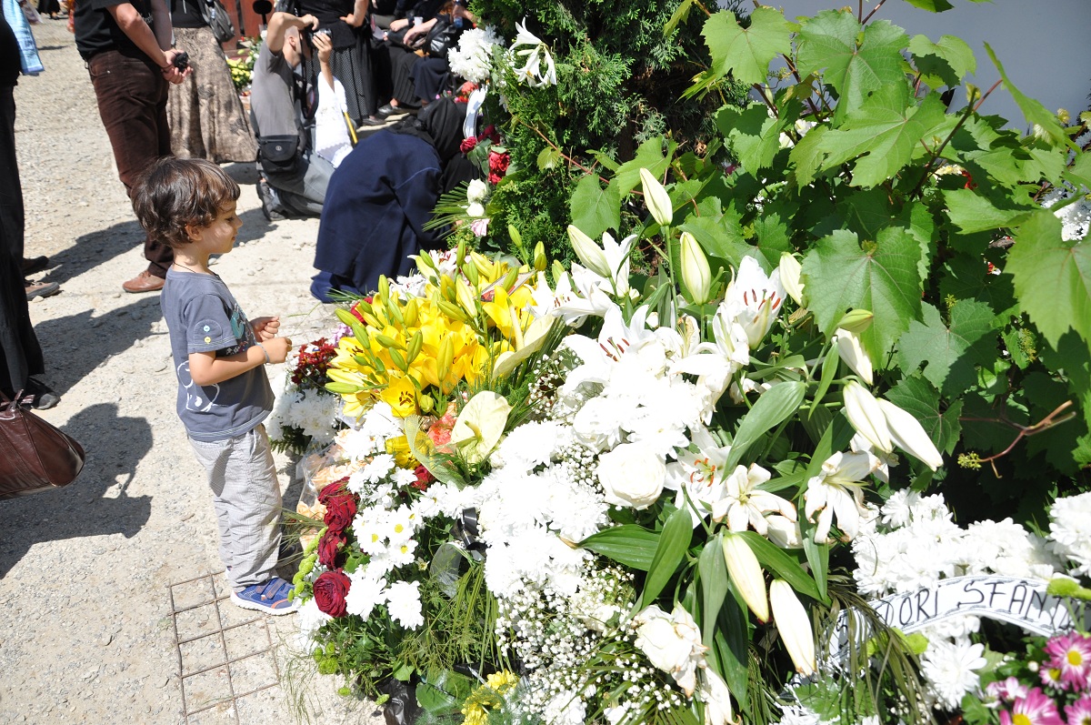 A început slujba înmormântării părintelui Justin Pârvu