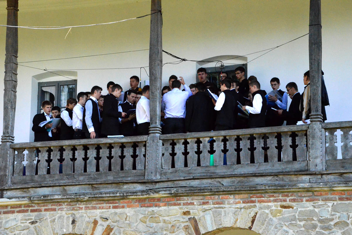 Comuniune în duh de rugăciune la hramul Mănăstirii Neamț