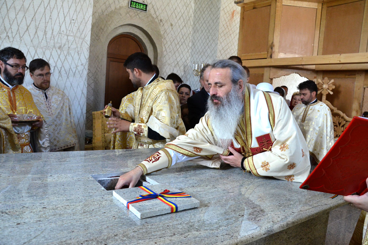 Biserica - dar al credincioșilor pentru ocrotitorii lor