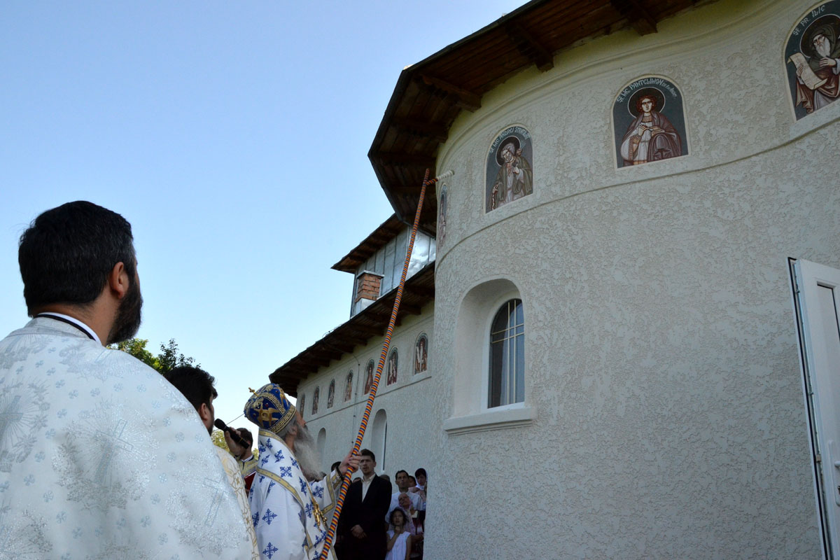 Sfinţirea bisericii parohiei Dorneşti
