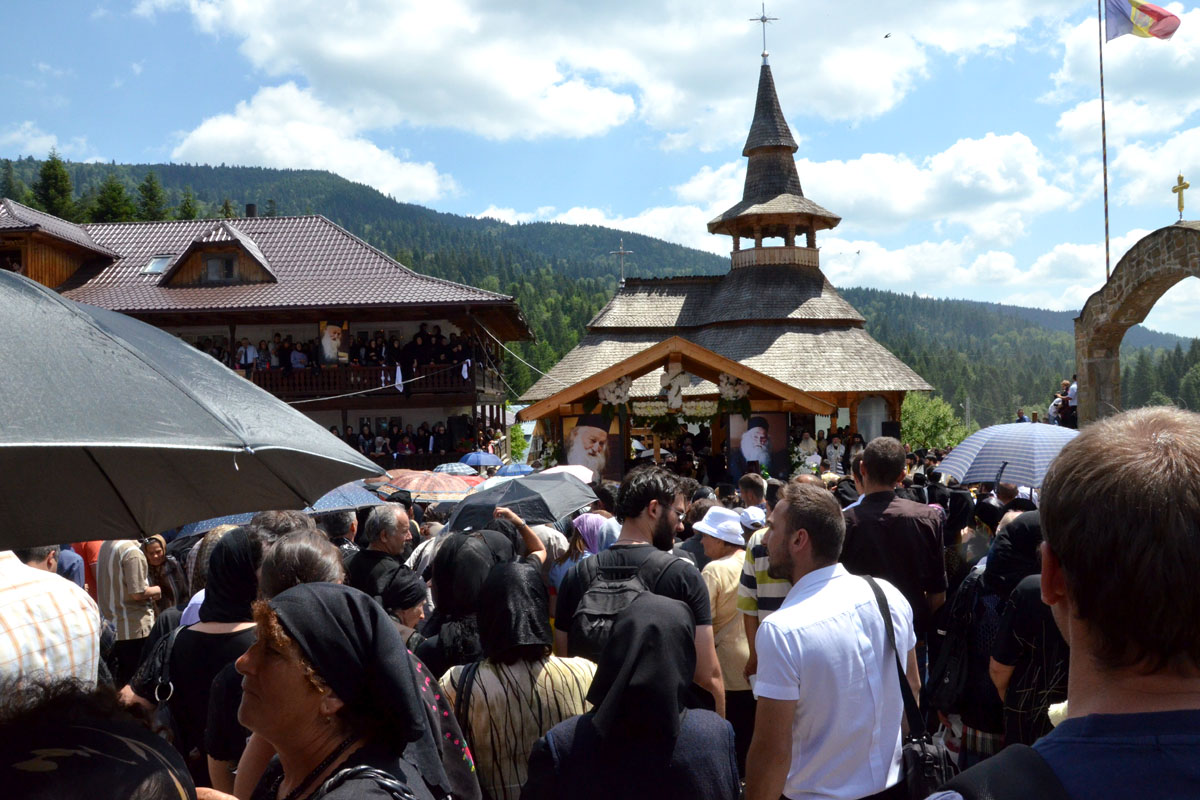 Îi şade mai bine în icoană