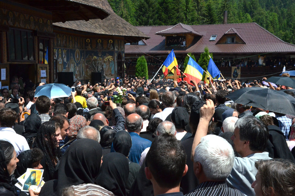 Îi şade mai bine în icoană