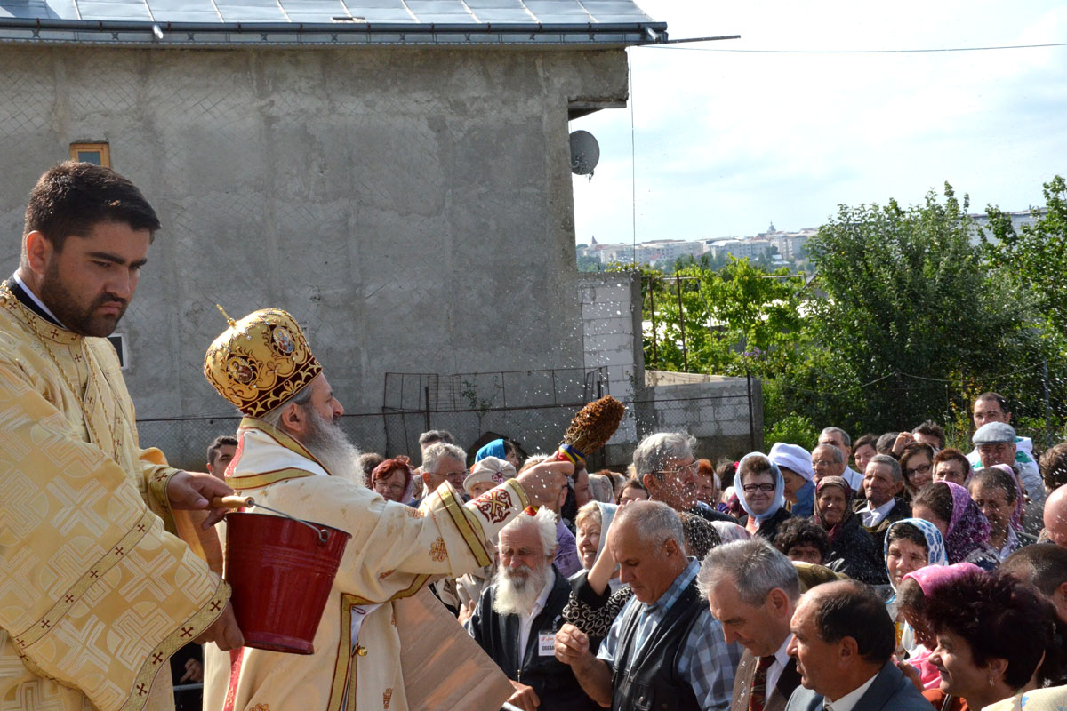 Biserica - dar al credincioșilor pentru ocrotitorii lor