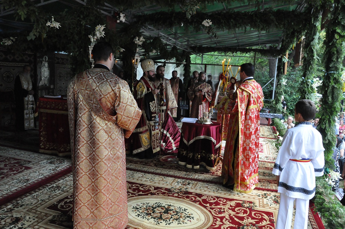 Priveghere în cinstea Sfântului Ioan cel Nou de la Suceava Priveghere în cinstea Sfântului Ioan cel Nou de la Suceava