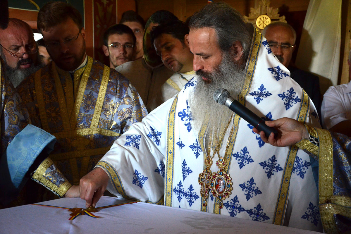 Sfinţirea bisericii parohiei Dorneşti