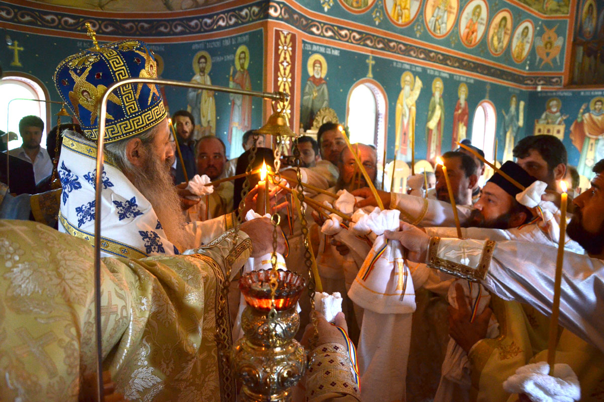 Sfinţirea bisericii parohiei Dorneşti