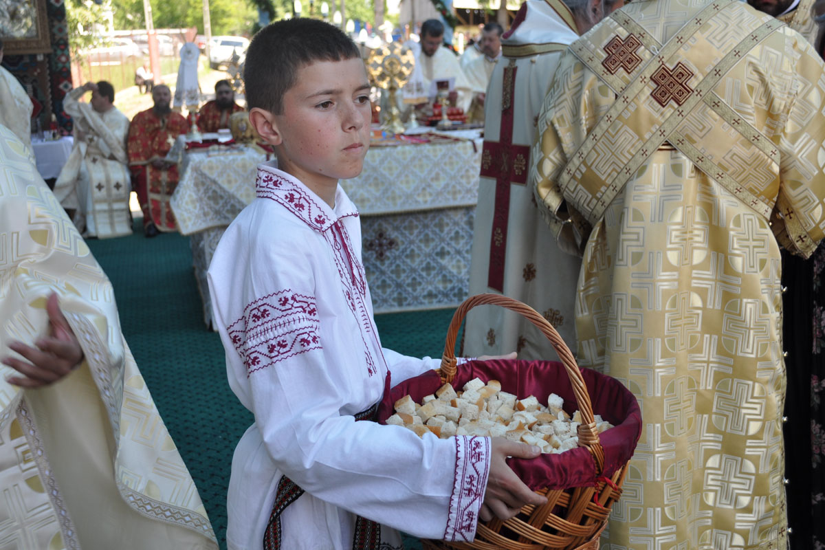 Slujbă arhierească la Nemţişor