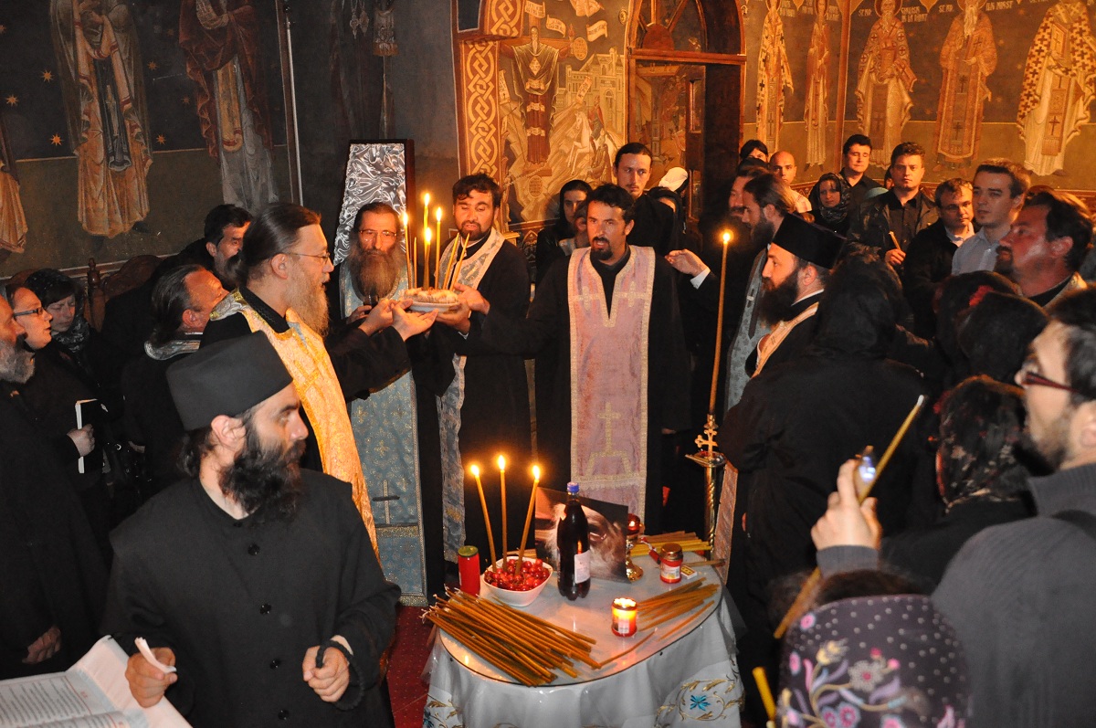 Credincioşi din toată ţara, la Mănăstirea Petru Vodă Credincioşi din toată ţara, la Mănăstirea Petru Vodă