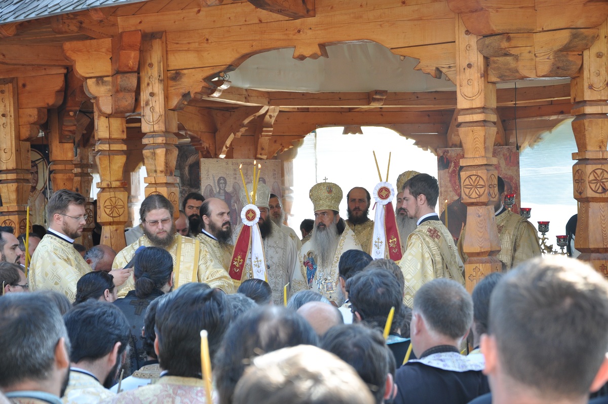 Liturghie arhierească la Mănăstirea Petru Vodă