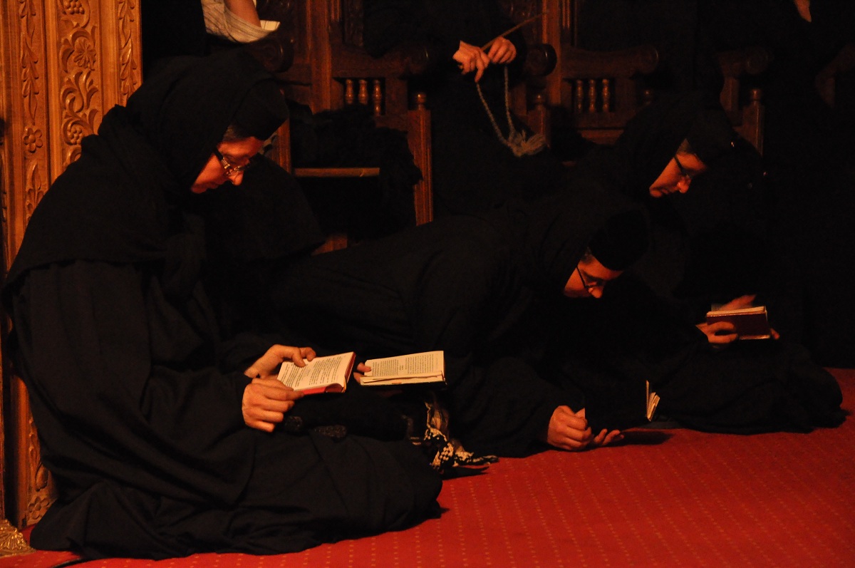 Credincioşi din toată ţara, la Mănăstirea Petru Vodă Credincioşi din toată ţara, la Mănăstirea Petru Vodă