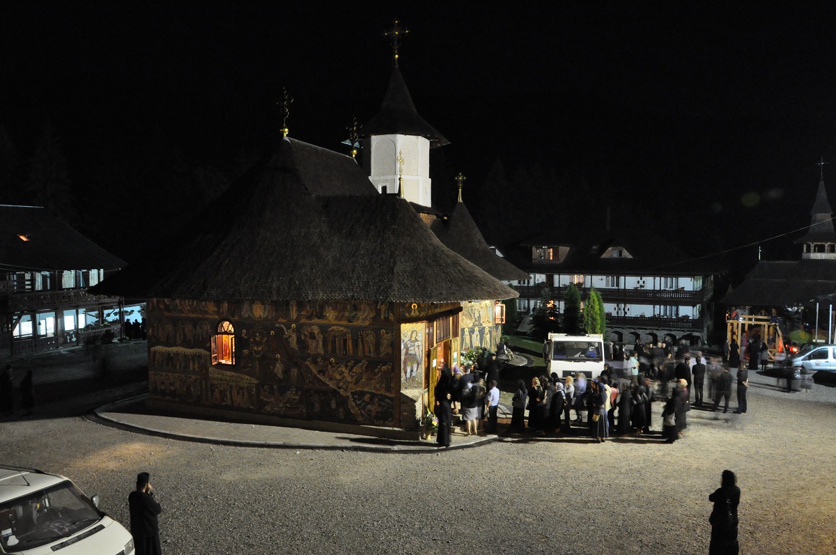 Credincioşi din toată ţara, la Mănăstirea Petru Vodă Credincioşi din toată ţara, la Mănăstirea Petru Vodă