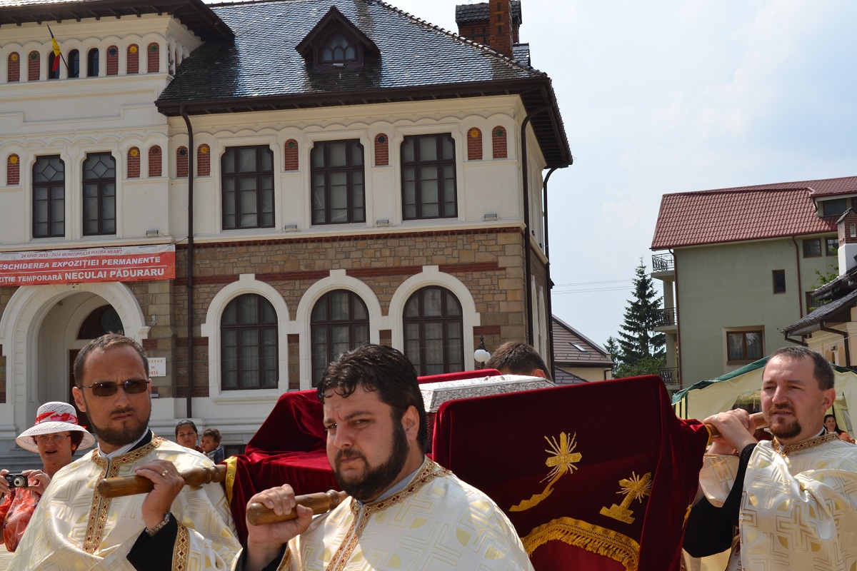 Moaştele Sfântului Gheorghe au ajuns la Piatra Neamţ