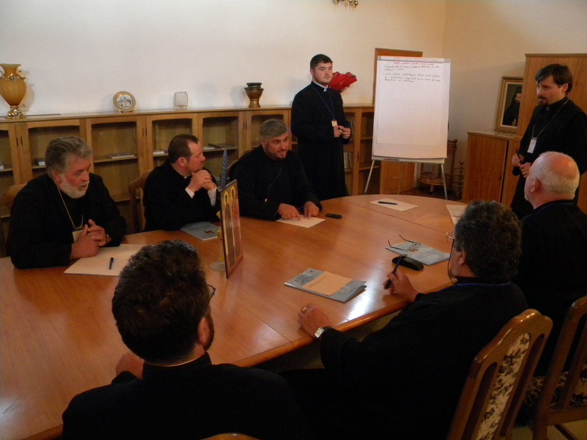 &quot;Şi familia preotului, cu toată soliditatea ei, este aşezată sub o presiune imensă&quot;