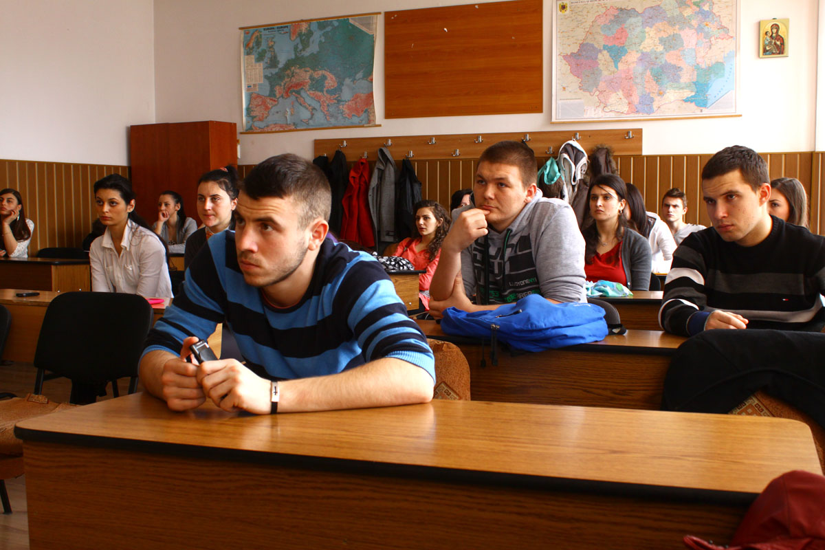 Educaţia în şcoală: despre sexualitate, autocontrol şi avort