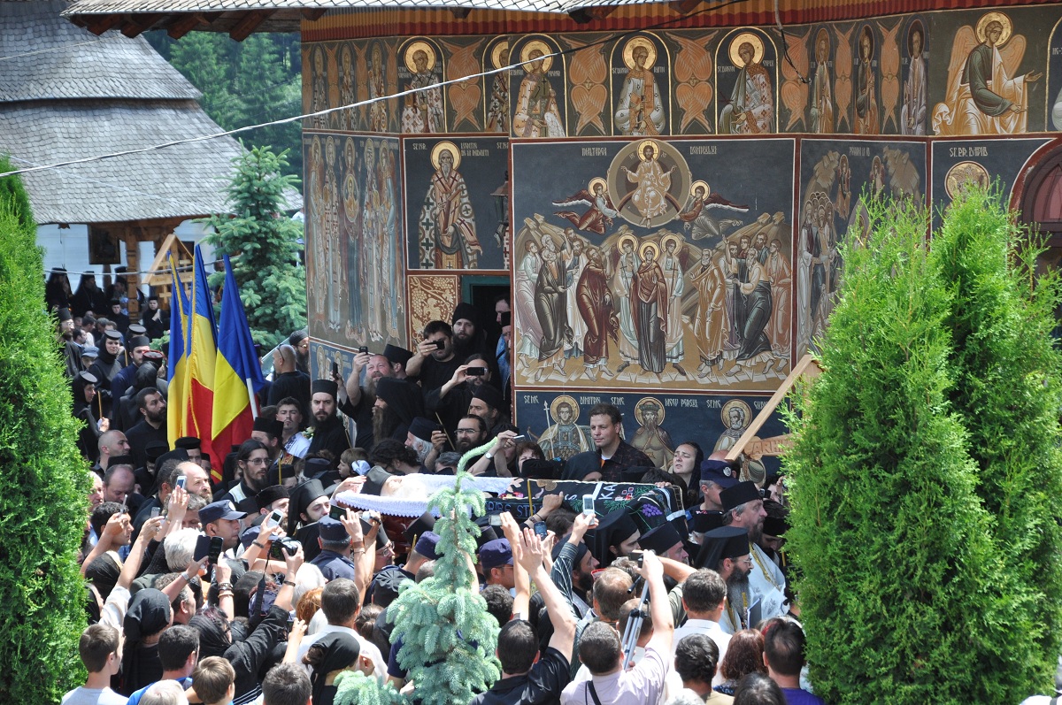 10.000 de credincioși, la înmormântarea părintelui Justin