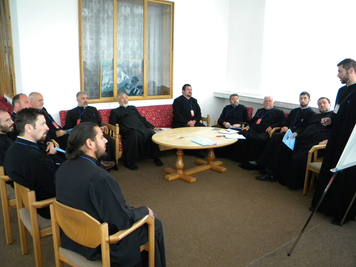 &quot;Şi familia preotului, cu toată soliditatea ei, este aşezată sub o presiune imensă&quot;