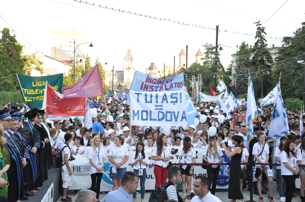 IPS Teofan: &quot;Să fiţi buni profesionişti, dar şi buni creştini&quot;