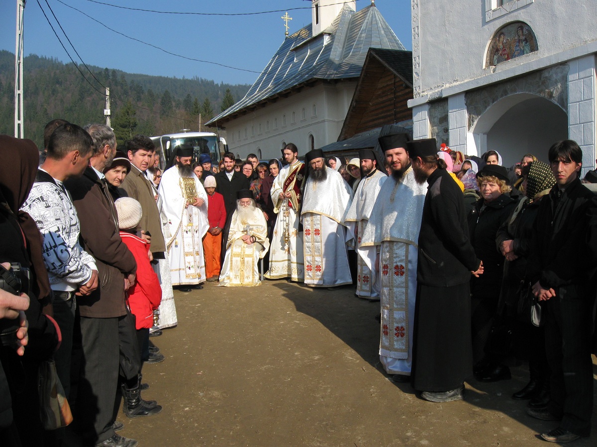 In memorian: Părintele Justin Pârvu, la punerea pietrei de temelie a Schitului Buba