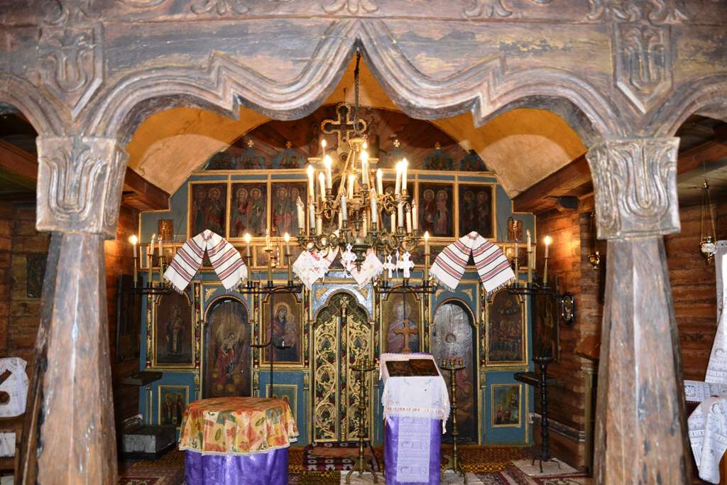 Bisericuţa din Brăeşti, o capodoperă a artei lemnului