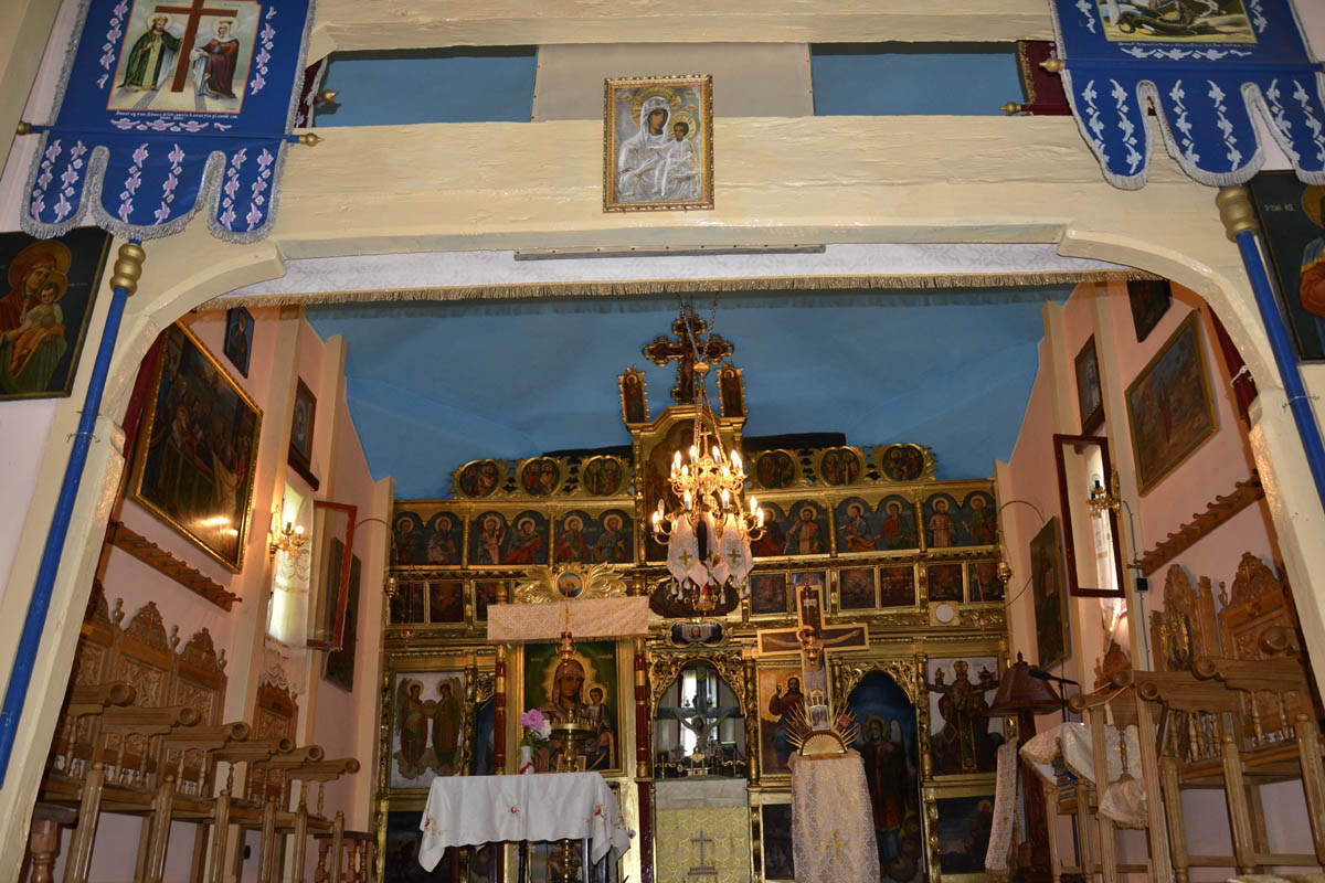 Bisericuţa “cu brâu” din codrii Văculeştilor