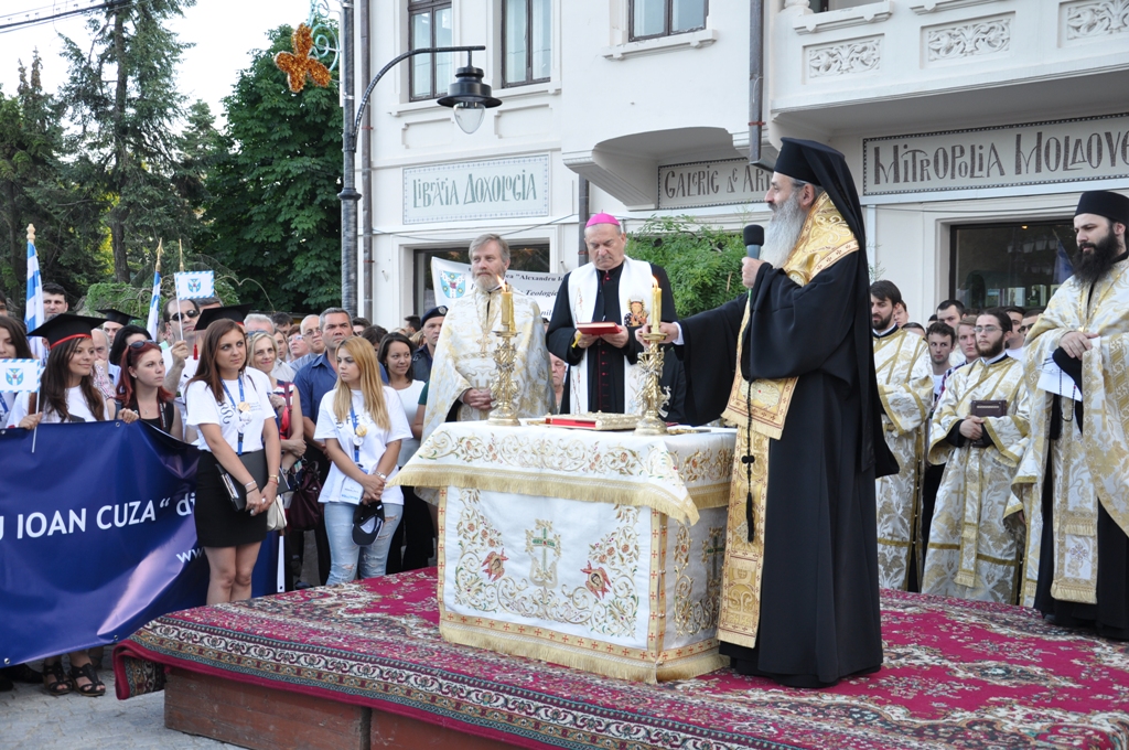 IPS Teofan: &quot;Să fiţi buni profesionişti, dar şi buni creştini&quot;