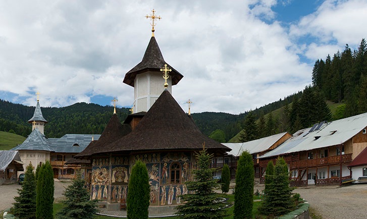 Rugăciuni neîncetate pentru părintele Justin Pârvu