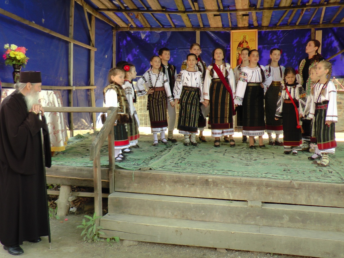 "Cântece şi poezii româneşti", la Cetatea de Scaun a Sucevei "Cântece şi poezii româneşti", la Cetatea de Scaun a Sucevei